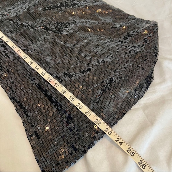 Beautiful Black Sequined Tank Top with Adjustable Straps - Ladies Size L - Picture 9 of 10